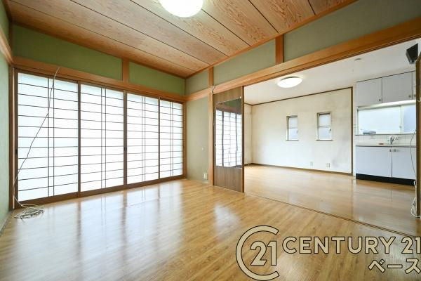 北葛城郡広陵町大字平尾の中古一戸建の和室|■現地撮影写真■ 和室とリビングは隣接しており、リビングの延長としても客間としてもご使用いただけます。