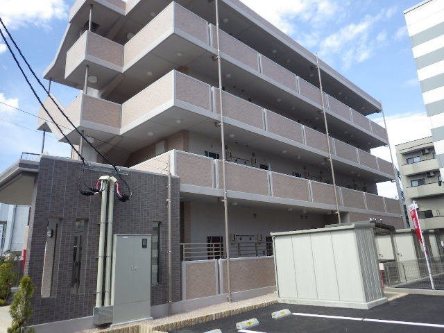 富山市神通本町１丁目の賃貸マンションの外観