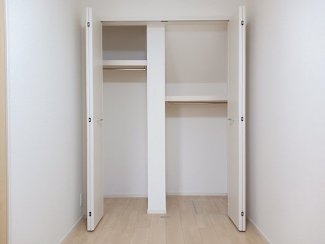 富山市下新本町のアパートの収納