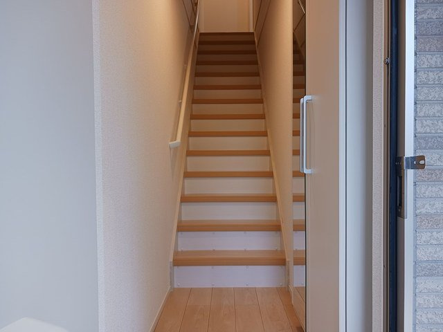富山市婦中町砂子田のアパートの玄関