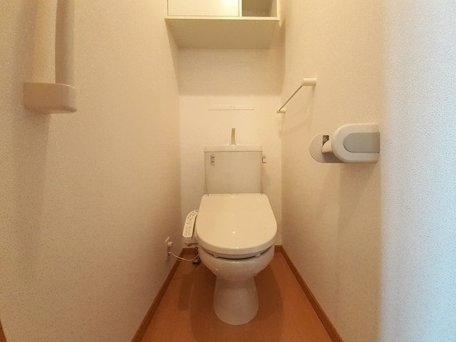 富山市岩瀬白山町のアパートのトイレ