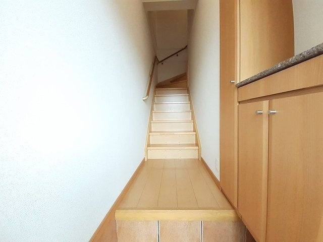 富山市岩瀬白山町のアパートの玄関