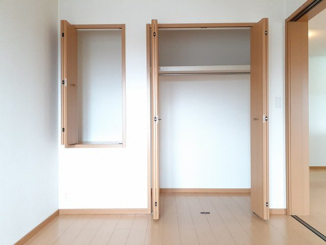 富山市岩瀬白山町のアパートの収納