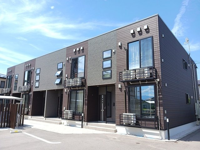 富山市本郷町のアパートの外観