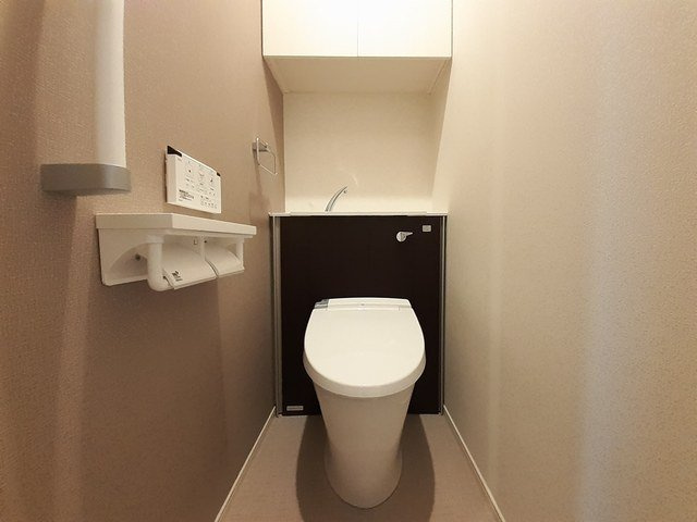 富山市北代のアパートのトイレ