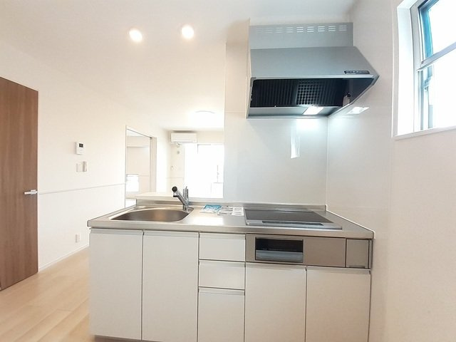 富山市金山新東のアパートのキッチン