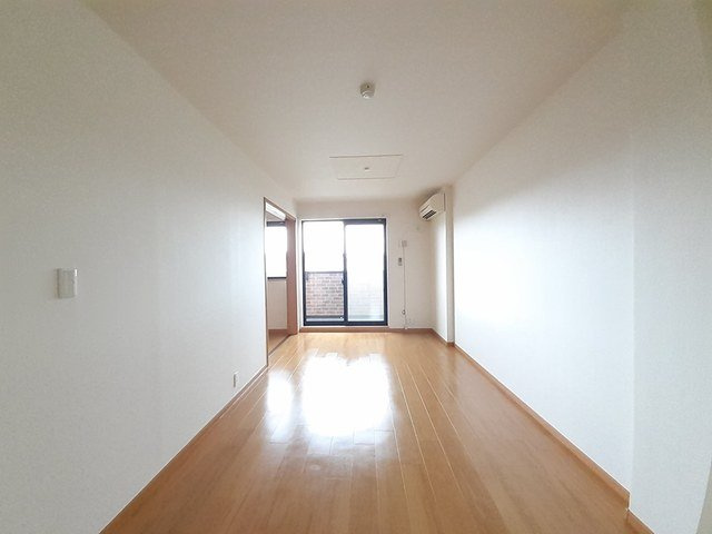 富山市太郎丸本町２丁目のアパートの居間・リビング