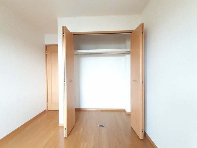 富山市太郎丸本町２丁目のアパートの収納