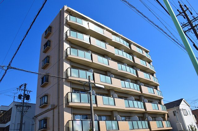 ドミール本城の外観