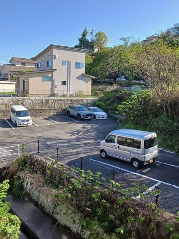 ブルックサイドエレガンスの駐車場