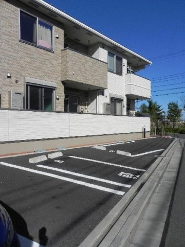 サン　エスポワールの駐車場
