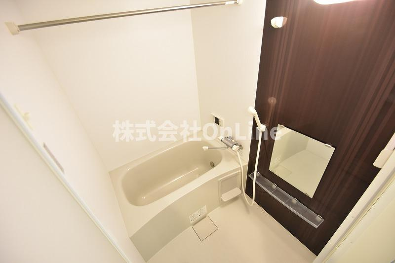 東大阪市花園東町１丁目のアパートの浴室