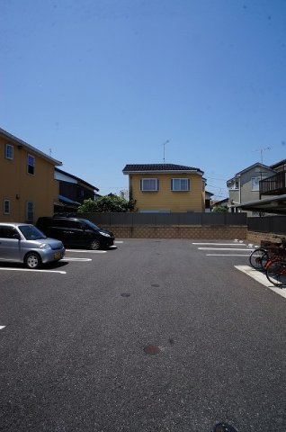 エクセレント　リリー　Ｙの駐車場