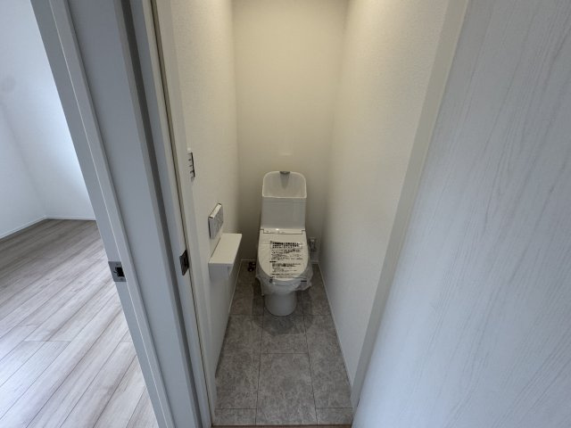 清和4丁目新築建売１期１号のトイレ|落ち着いた色調のトイレです