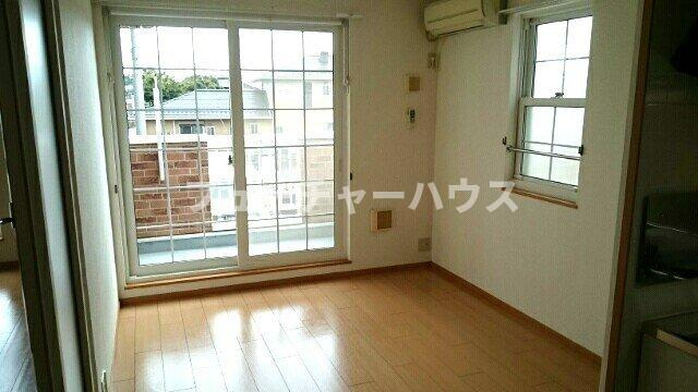 ソレイユＡの居間・リビング|こちらの居間で趣味の時間をお楽しみください