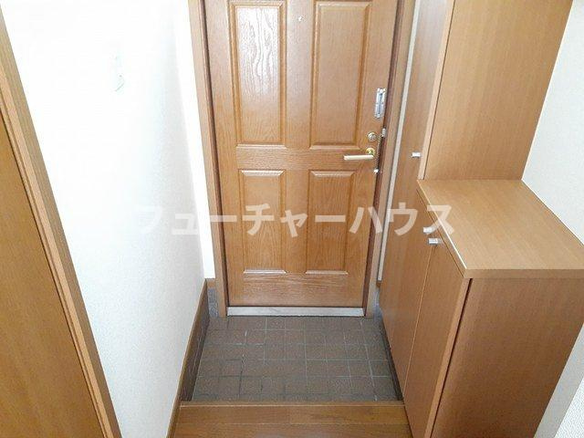 ヴェルカーザⅣの玄関|明るい玄関です
