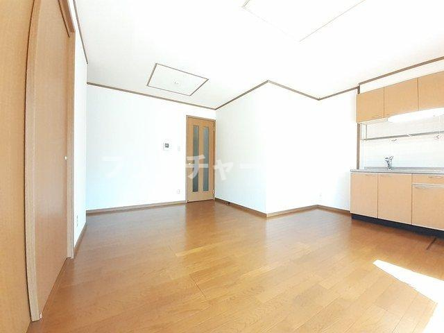 ヴェルカーザⅣの居間・リビング|使いやすいリビングです