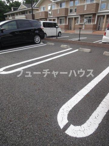 アヴェーレの駐車場