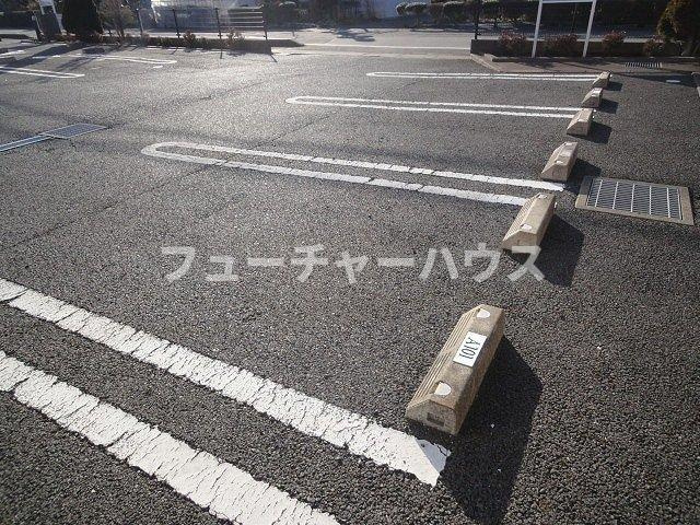プラシード・ピアッツアＡの駐車場