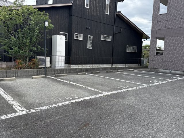 メゾン　ハイバレーの駐車場