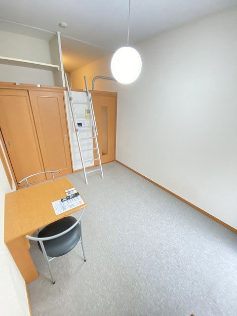 レオパレス西本町の居間・リビング
