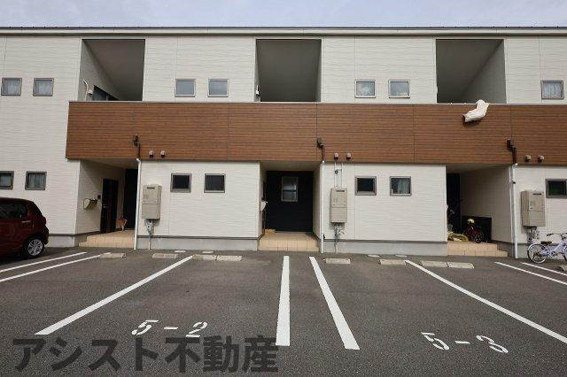 グレイス鯰田の駐車場