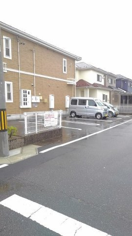 ヴィラ・エタンⅢの駐車場