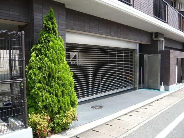 ルミエ－ル東雲の駐車場