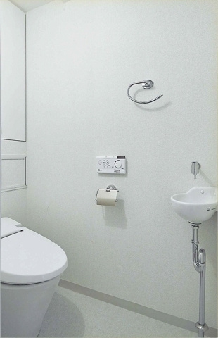 ファーニッシュド・アパートメント岩本町1(東京エリア)のトイレ|ゆったりとした空間のトイレです