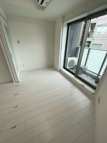 MAXIV梅島DUEの洋室|落ち着いた色調の洋室です