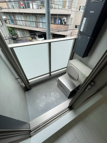 MAXIV梅島DUEのバルコニー|暖かな日差しのふりそそぐバルコニー