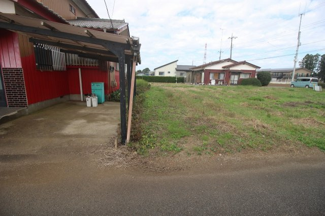 小山市出井の外観|南側隣地との境界です