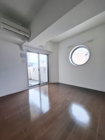 セレニテ西宮本町の居間・リビング