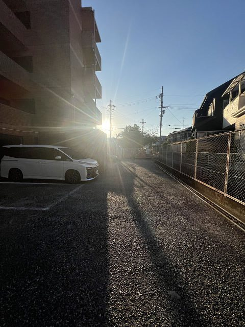 フィオーレ・オルティアの駐車場