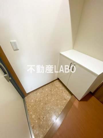 アルバス弁天町の玄関