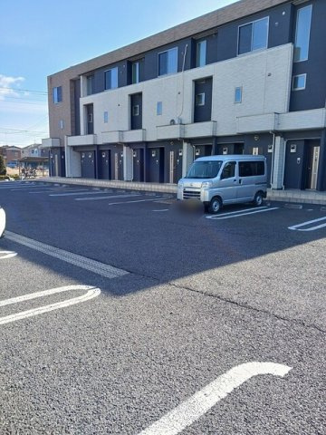 アイランド・ヒルズ下妻の駐車場|駐車場があるので、車を買う予定の方も安心です