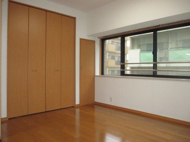 レジディア博多駅南の洋室