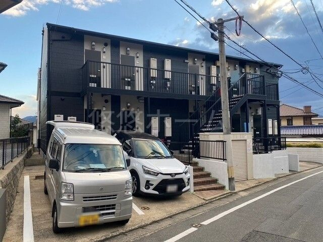 ルミナス茶山の駐車場
