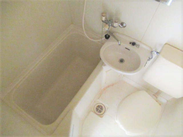 明石市魚住町鴨池のハイツの浴室