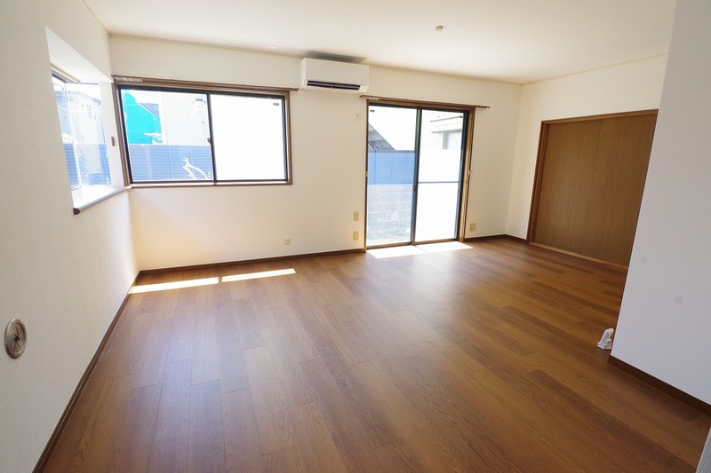 南田中2丁目戸建の居間・リビング