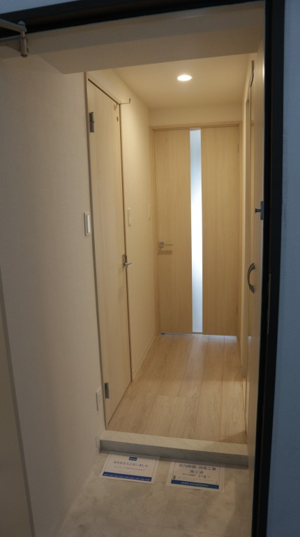 横浜市港北区新横浜３丁目の賃貸マンションの玄関
