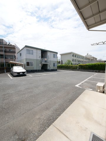 コーポラス横井B棟の駐車場