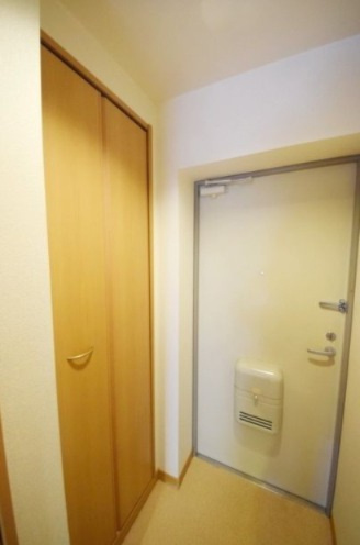 川口市末広１丁目の賃貸マンションの玄関