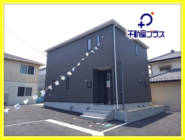 【平豊間第9】　全2棟／2号棟　＜ご成約特典として人気家電プレゼント中♪＞の前面道路含む現地写真|同施工　外壁仕上げ材は窯業系サイディング。裏面に付着した汚れが、雨水によって流れ落ちやすい「防汚機能付きサイディング」を採用。外壁の美しさが長持ちします♪