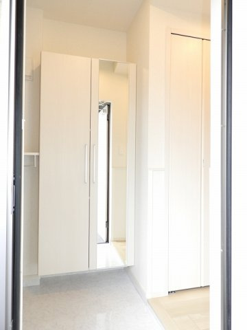 レイル　ヤード　中山　Ⅱの玄関|落ち着いた玄関です
