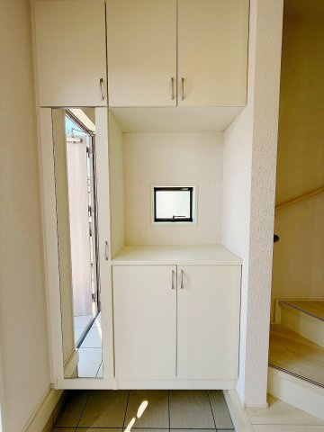 久喜市久喜東4丁目10期　全13棟　3号棟の収納|玄関が片付くシューズボックス！