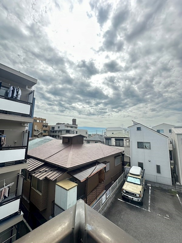 白い小さなマンション六甲の展望