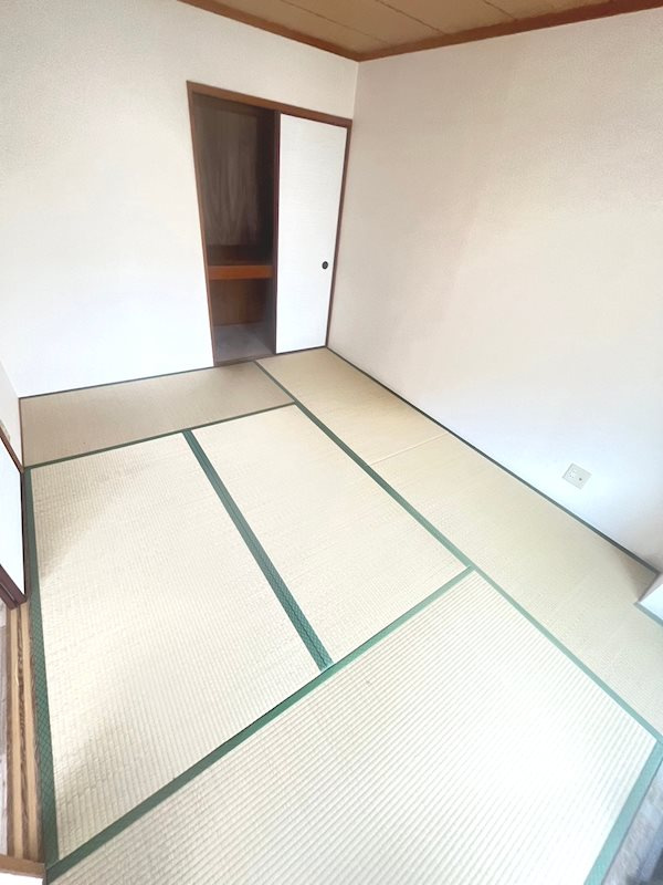 ロイヤルコート山本通の寝室