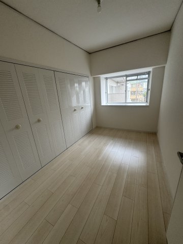 メゾンドール湊川の洋室
