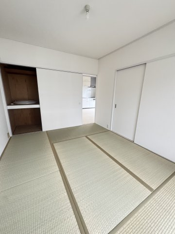 メゾンドール湊川の和室